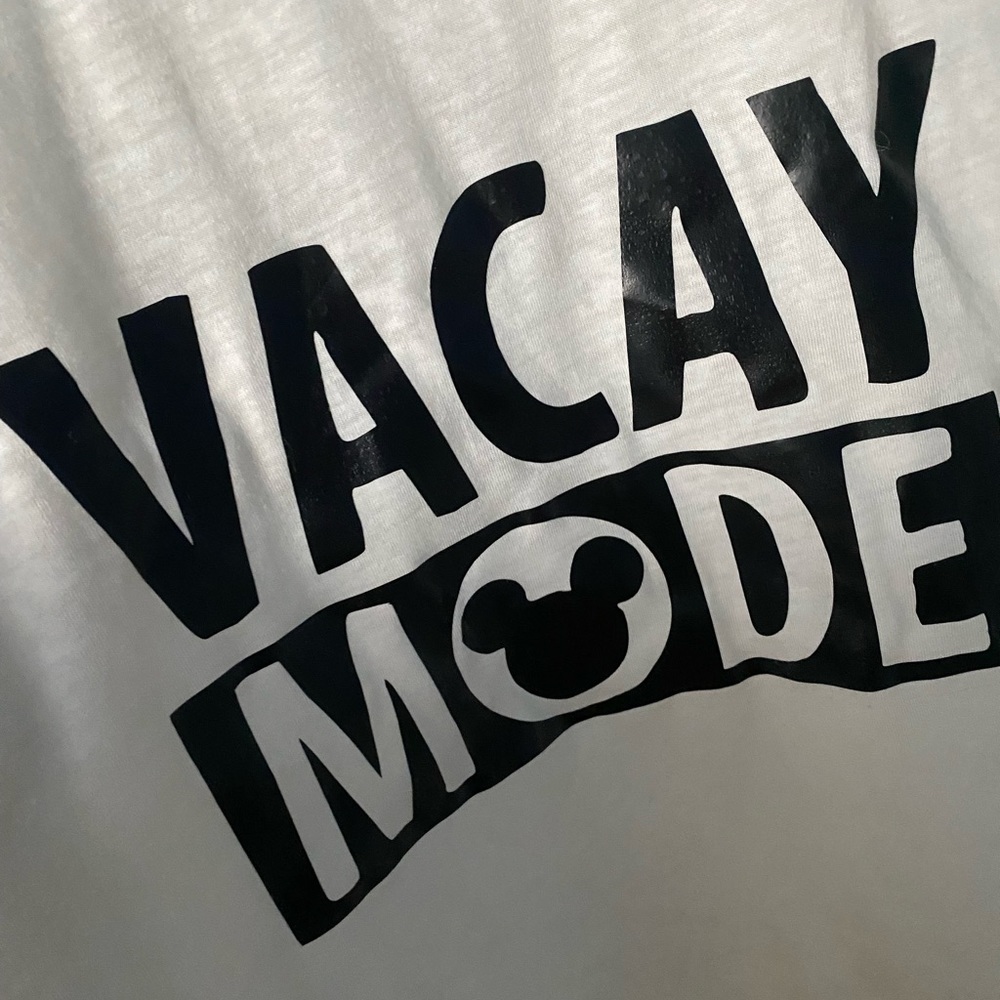 Vacay Mode Screenprint Disney Shirt large - Picture 3 of 5